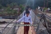 Siswa sekolah dasar di Kecamatan Pining, Kabupaten Gayo Lues, mulai memanfaatkan jembatan darurat di kawasan Pintu Rime untuk berangkat ke sekolah, Selasa (7/4/2026) pagi.