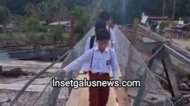 Siswa sekolah dasar di Kecamatan Pining, Kabupaten Gayo Lues, mulai memanfaatkan jembatan darurat di kawasan Pintu Rime untuk berangkat ke sekolah, Selasa (7/4/2026) pagi.
