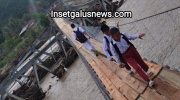 Jembatan darurat Pintu Rime_Pining yang saat ini dilintasi warga | doc | Ist |