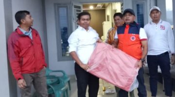 Kepala Bidang Kedaruratan & Logistik Badan Penanggulangan Bencana Daerah Gayo Lues, Surya Darma S.Kom, Gerak Cepat Salurkan Bantuan Korban Badai di Dabun Gelang, Rabu (15/4/2026)