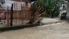Air meluap menggenangi rumah warga di Kampung Padang Terangun |BPBD|