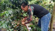 Jakaria SHut Praktisi Petani Kopi yang juga menjabat sebagai Kepala Dinas Perumahan & Permukiman Kabupaten Gayo Lues