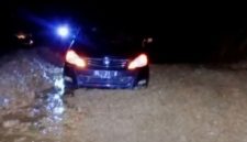 Kenderaan roda empat terjebak dilokasi |doc|Google|
