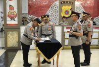 Kapolda Aceh Irjen Pol. Ruddi Setiawan memimpin serah terima jabatan terhadap 16 perwira, terdiri atas tujuh Pejabat Utama dan sembilan Kapolres jajaran Polda Aceh, di Lobby Mapolda Aceh, Rabu (15/7/2026) |doc|PolresGalus|