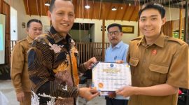 Kepala BNNK Gayo Lues Fauzul Iman ST MSi saat membuka Bimbingan Teknis Pengembangan Instansi/Tempat Kerja Bersih Narkoba di Cafe Logon Hills, Blangkejeren, Selasa (21/7/2026).