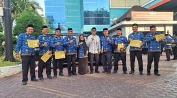 Kepala Cabang Dinas Pendidikan Aceh Wilayah Kabupaten Gayo Lues, Basri SPd bersama para Kepsek asal Gayo Lues, Kamis (23/7/2026)