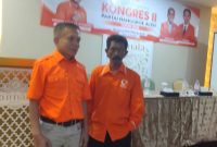 Mantan Gubernur Aceh, Irwandi Yusuf, bersama tokoh muda kader PNA Gayo Lues Jeck Gayo jelang pelaksanaan Kongres II PNA, di Banda Aceh, Sabtu (25/7/2026)