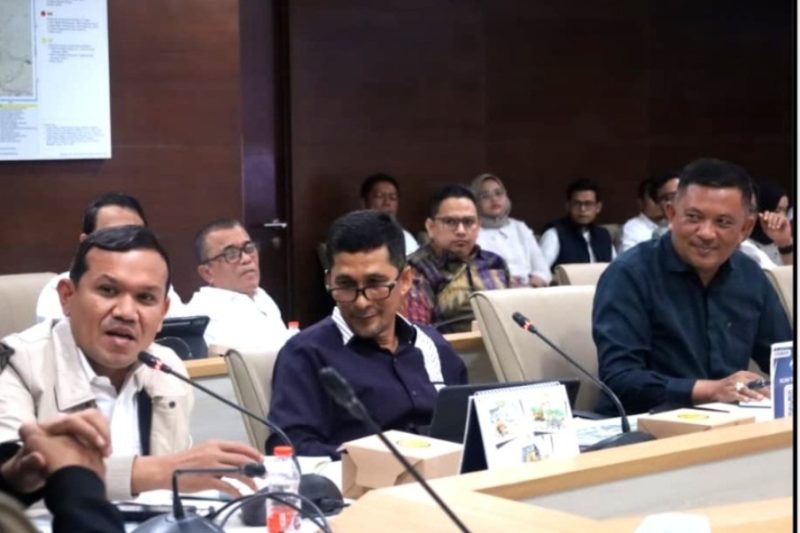 Wakil Gubernur Aceh H Fadhlullah bersama Bupati Gayo Lues Suhaidi, di Kantor Kementerian Pekerjaan Umum-Jakarta, Senin (24/8/2026).