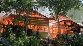 Kebakaran melanda permukiman warga di Kampung Lokop Baru, Kecamatan Rikit Gaib, Kabupaten Gayo Lues, Aceh, Rabu (26/8/2026) sekitar pukul 14.00 WIB | dok | Camat Rikit Gaib |