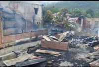 sisa puing kebakaran di Desa Uluntanoh Kecamatan Kutepanyang, Rabu (9/9/2026)