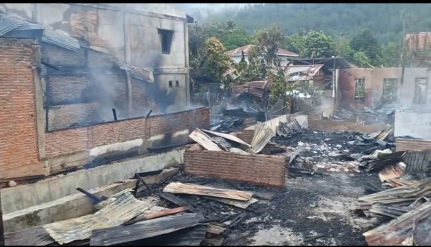 sisa puing kebakaran di Desa Uluntanoh Kecamatan Kutepanyang, Rabu (9/9/2026)