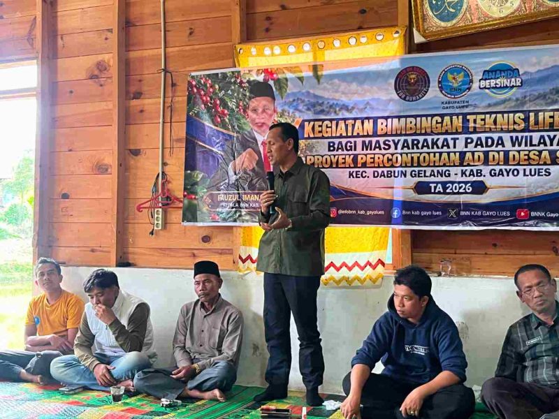 Kepala Badan Narkotika Nasional Kabupaten Gayo Lues, Fauzul Iman ST MSi resmi menutup pelatihan teknis pengolahan pupuk organik padat dan cair berbasis kearifan lokal bagi petani milenial di Desa Sangir, Kecamatan Dabun Gelang, Jumat (16/10/2026).