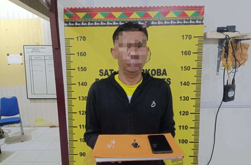 Polisi mengamankan MS, 41 tahun, di Desa Durin, Kecamatan Blangkejeren, Kabupaten Gayo Lues, Aceh, Kamis, 22 Oktober 2026. Dari tangan pria itu, Satuan Reserse Narkoba Polres Gayo Lues menyita dua paket sabu dengan berat keseluruhan 0,38 gram.