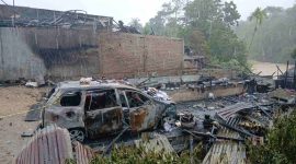 Fhoto: Satu unit kenderaan roda empat hangus terbakar pada peristiwa kebakaran  di Desa Uning Pune, Kecamatan Putri Betung, Minggu (25/10/2026)